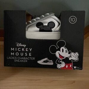BRAND NEW MICKEY MOUSE SNEAKER SIZE 10! NIB! NWT!